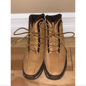 LIKE NEW: Timberland Boots